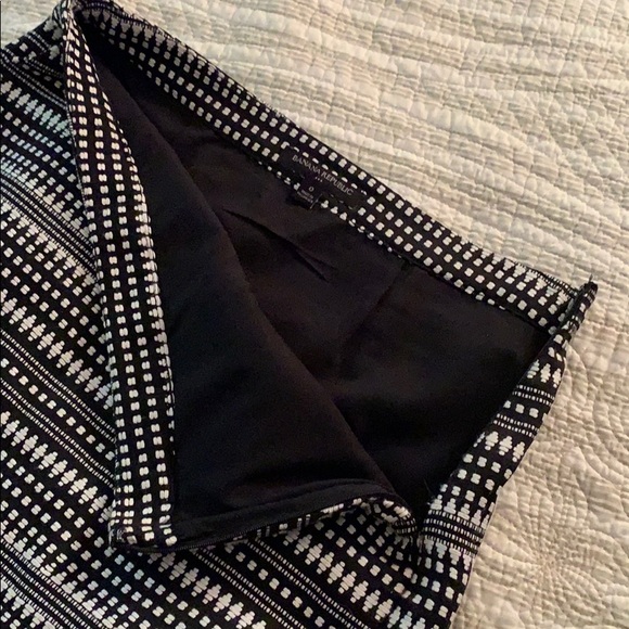 Black Banana Republic pattered skirt - Picture 2 of 3